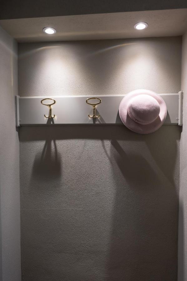 Verita Boutique *